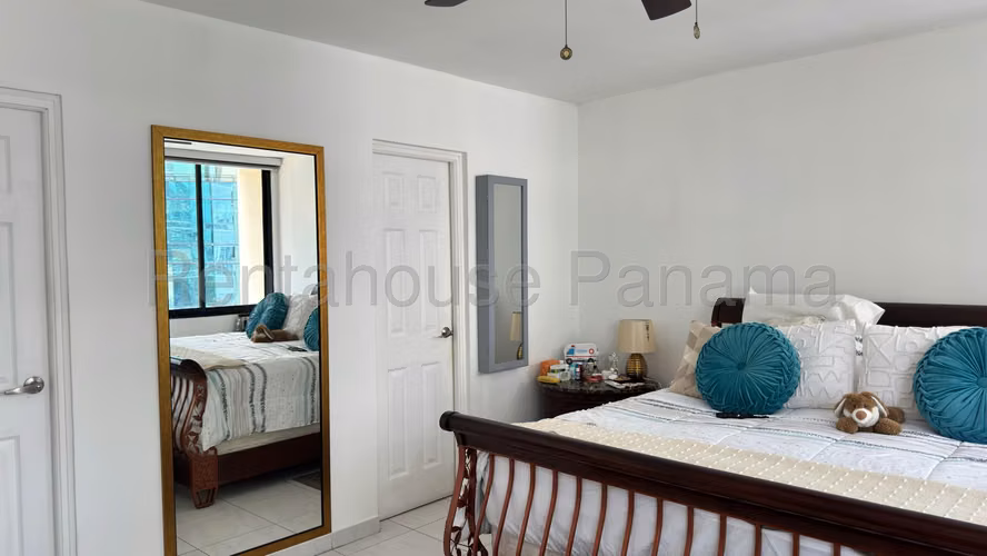 Se Vende Apartamento en Obarrio VLU26-8237