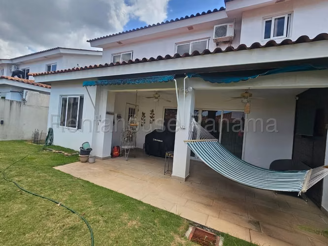 Se Vende Casa en Versalles VLU26-8220
