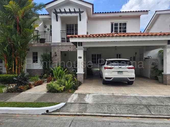 Se Vende Casa en Versalles VLU26-8220