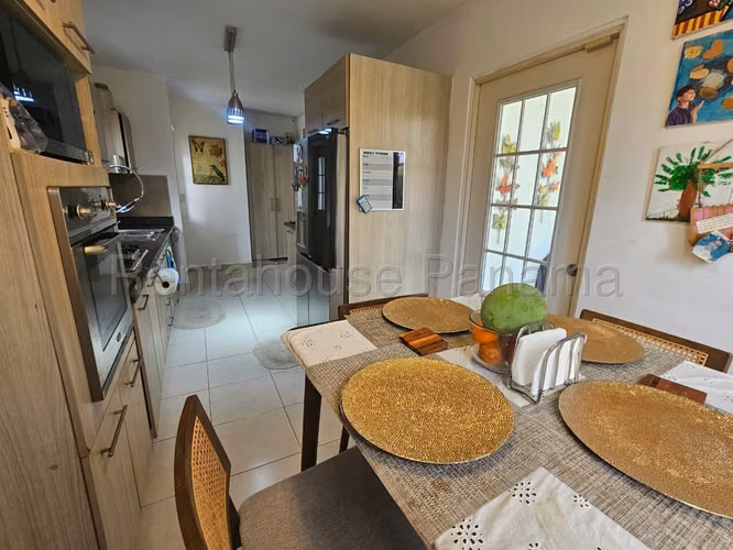 Se Vende Casa en Versalles VLU26-8220