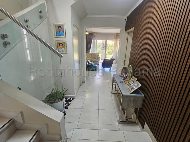 Se Vende Casa en Versalles VLU26-8220