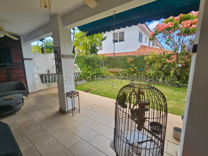 Se Vende Casa en Versalles VLU26-8220