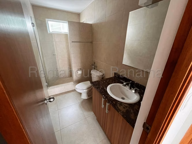 Se Alquila Casa en Altos de Panama MDV26-7223