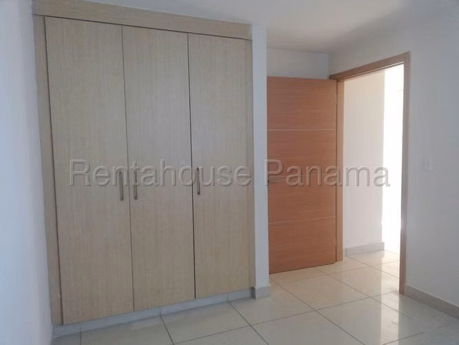Se Alquila Apartamento en Carrasquilla MDV26-8227