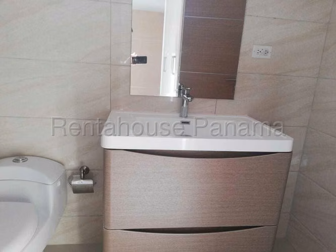 Se Alquila Apartamento en Carrasquilla MDV26-8227