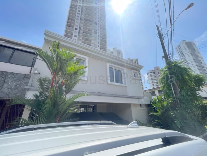 Casa en Venta en Altos del Golf 26*2885Mfk