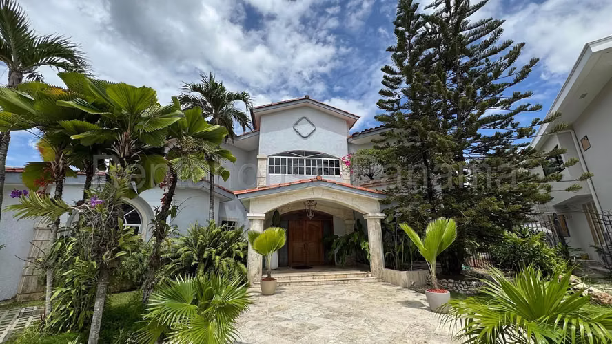 Casa en Venta en Costa del Este 25*8762Mfk