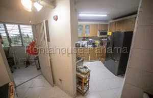 Venta de Apartamento con 169m2 en San Francisco PH Golf View 25-9578SR
