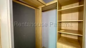 Venta de Apartamento con 155m2 en El Cangrejo PH Astonia 26-6593SR