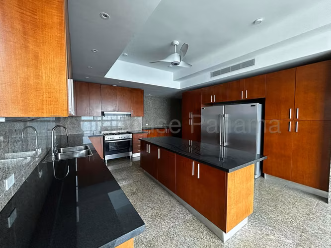 Alquilo Apartamento en Paitilla the point OF 26-8217