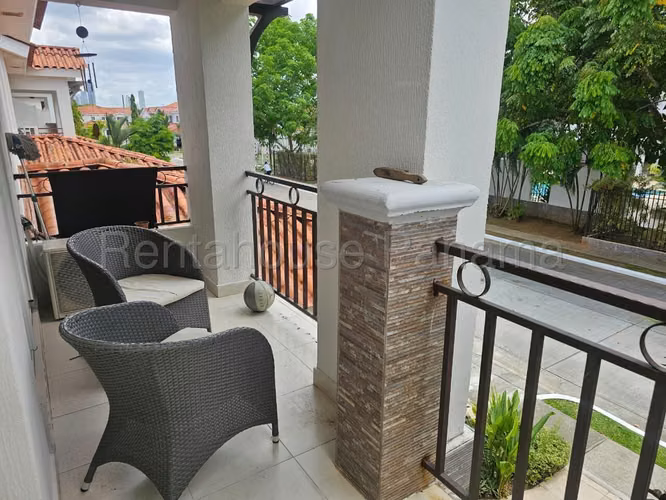 Vendo Casa en quintas de Versalles OF 26-8220