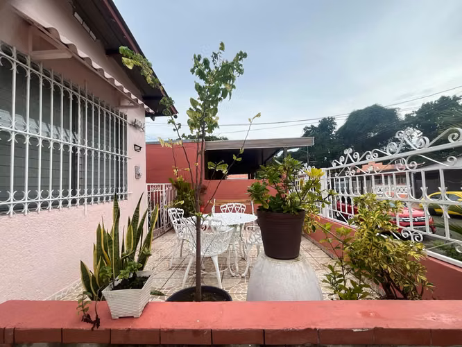 House for Sale in San Antonio | 3 Bedrooms and Terrace | $135,000