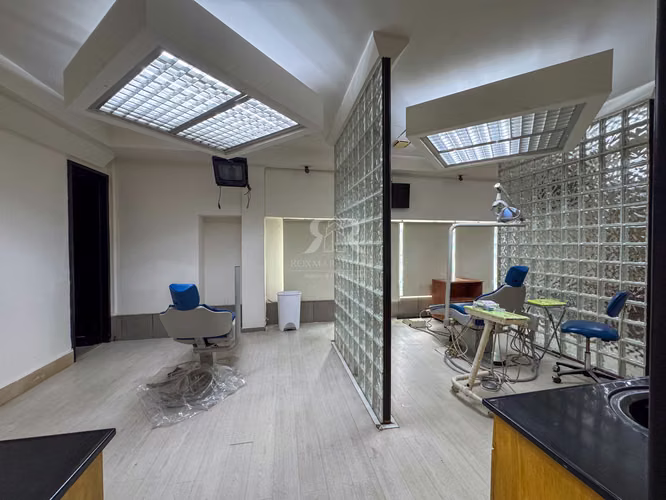 Oficina Comercial de 310m2 Vía Ramon Arias Vía Brasil