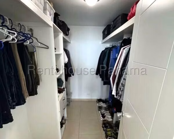 Se Vende Apartamento en Coco del Mar LA26-4165