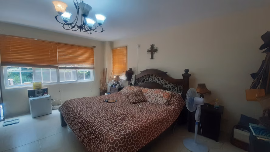 Casa en Venta en Diablo con Buen Patio y Terraza.