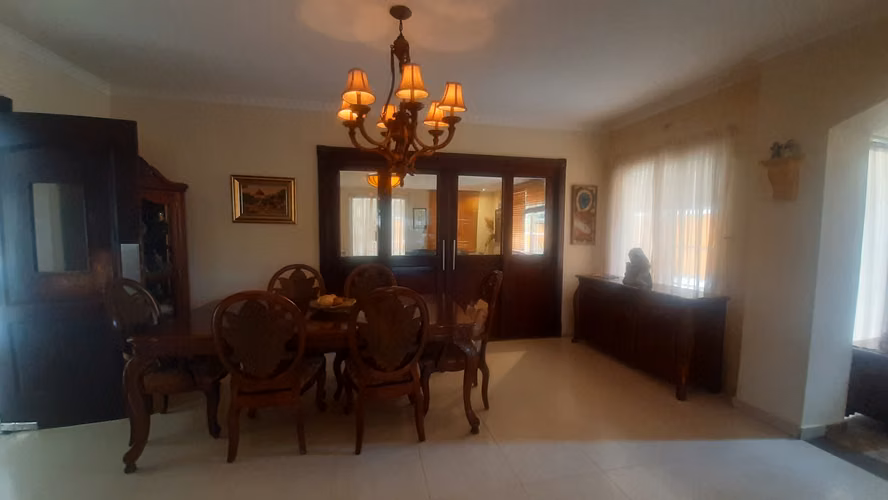 Casa en Venta en Diablo con Buen Patio y Terraza.