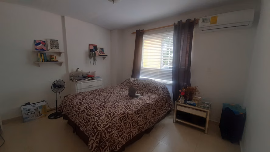 Casa en Venta en Diablo con Buen Patio y Terraza.