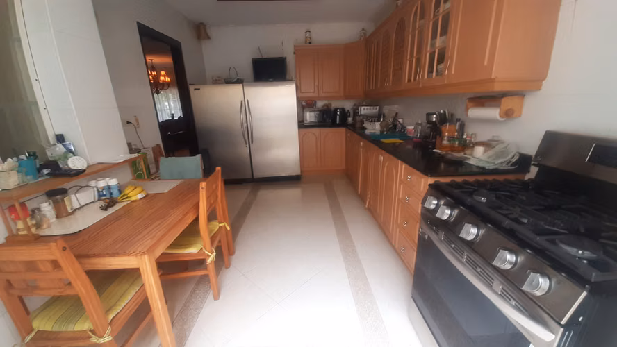 Casa en Venta en Diablo con Buen Patio y Terraza.