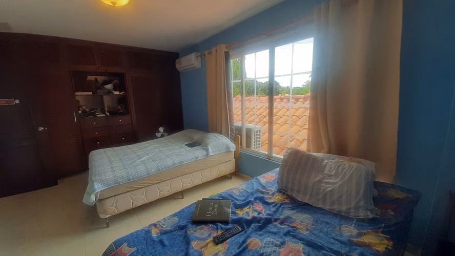Casa en Venta en Diablo con Buen Patio y Terraza.