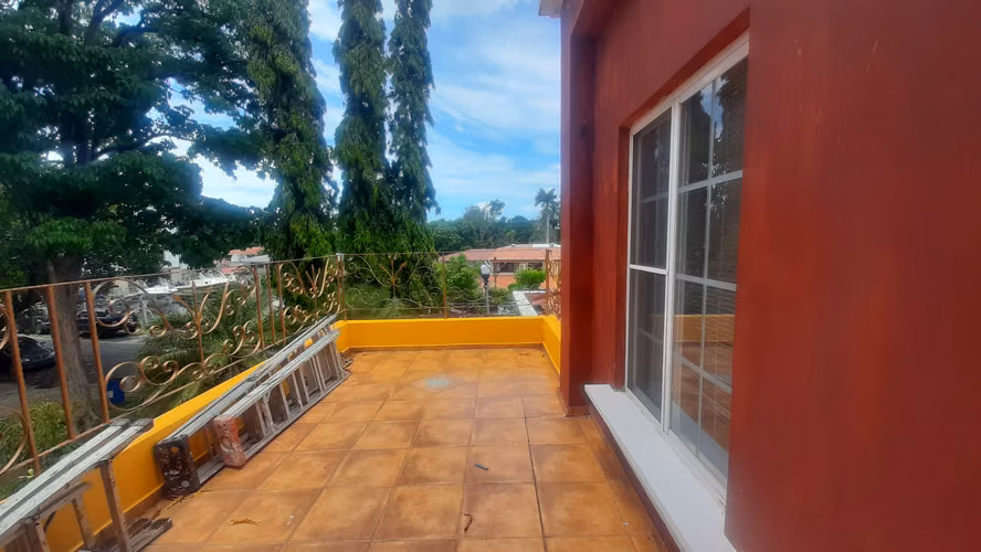 Casa en Venta en Diablo con Buen Patio y Terraza.