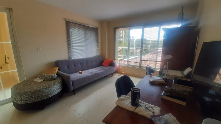 Casa en Venta en Diablo con Buen Patio y Terraza.
