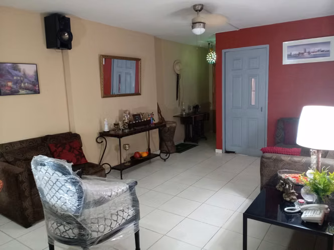 Vía España  habitación privada amoblada  Damas/ 300  mensual - Imagen 3