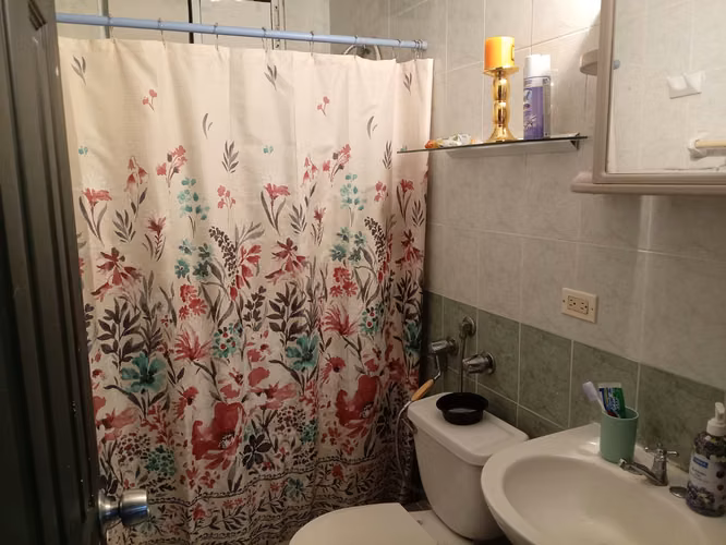 Vía España  habitación privada amoblada  Damas/ 275  mensual