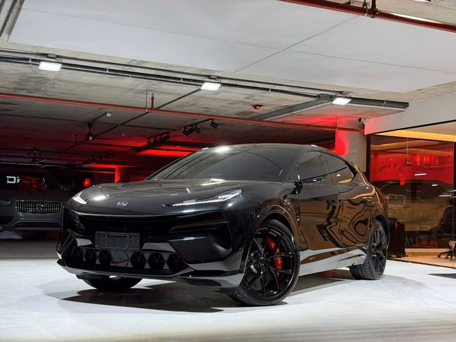Lotus Eletre 2025