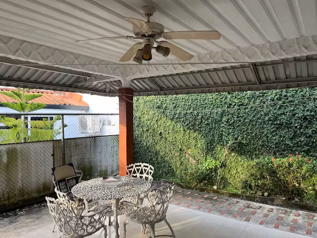 Venta Casa Espaciosa en Villa de las Fuentes 2