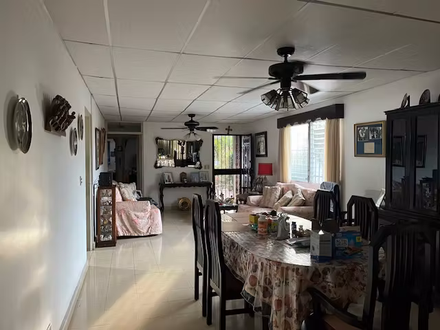 Venta Casa Espaciosa en Villa de las Fuentes 2