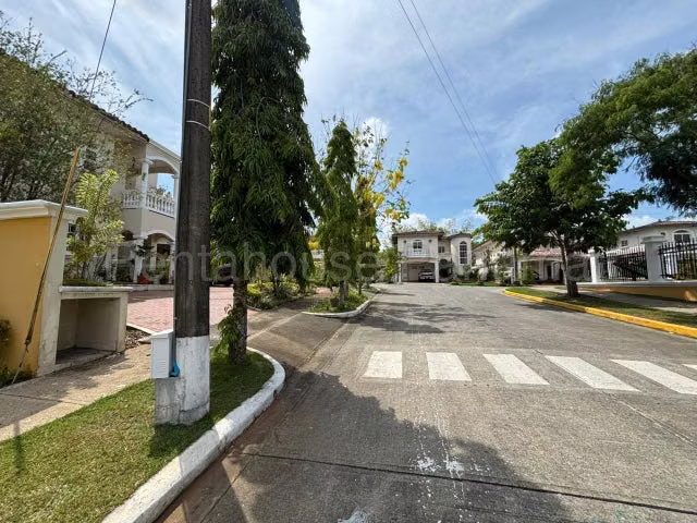 Venta Casa Residencial Las Huacas Altos de Panama 26YCG8236