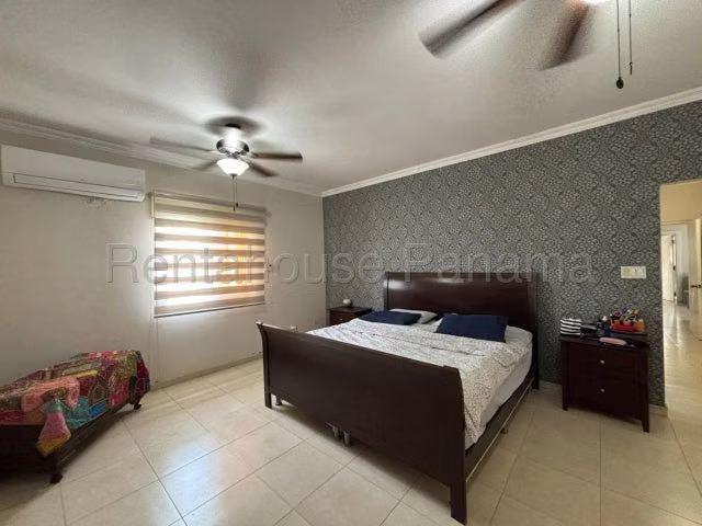 Venta Casa Residencial Las Huacas Altos de Panama 26YCG8236