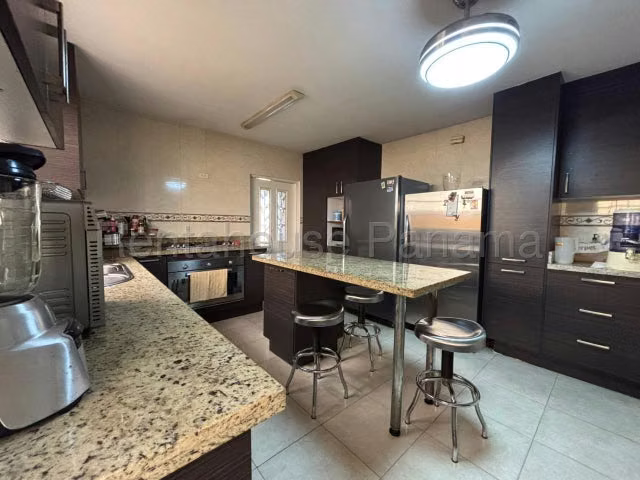 Venta Casa Residencial Las Huacas Altos de Panama 26YCG8236