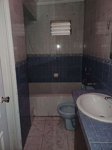 SE ALQUILA CUARTO EN LAS ACACIAS