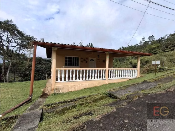 Se vende hermosa casa en Altos de Cerro Azul