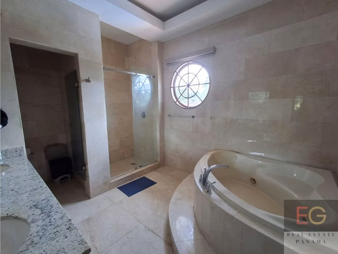 Venta de hermosa y exclusiva casa en Ancon