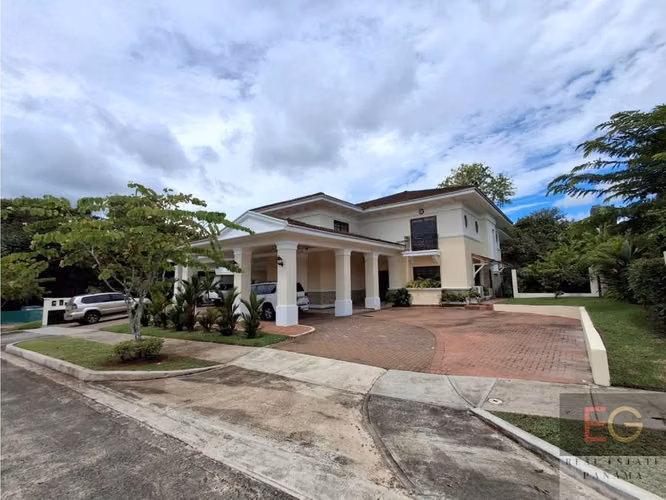 Venta de hermosa y exclusiva casa en Ancon