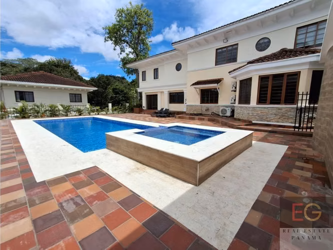 Venta de hermosa y exclusiva casa en Ancon
