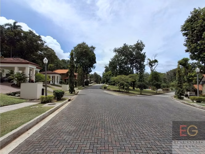Venta de hermosa y exclusiva casa en Ancon