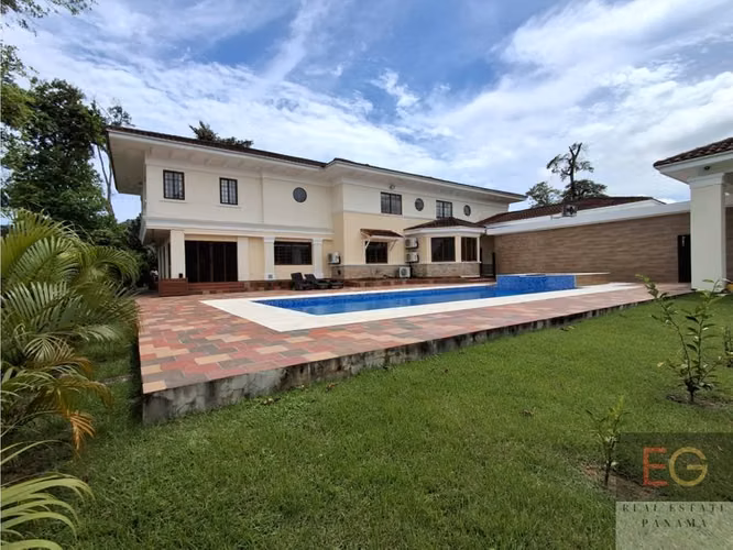 Venta de hermosa y exclusiva casa en Ancon