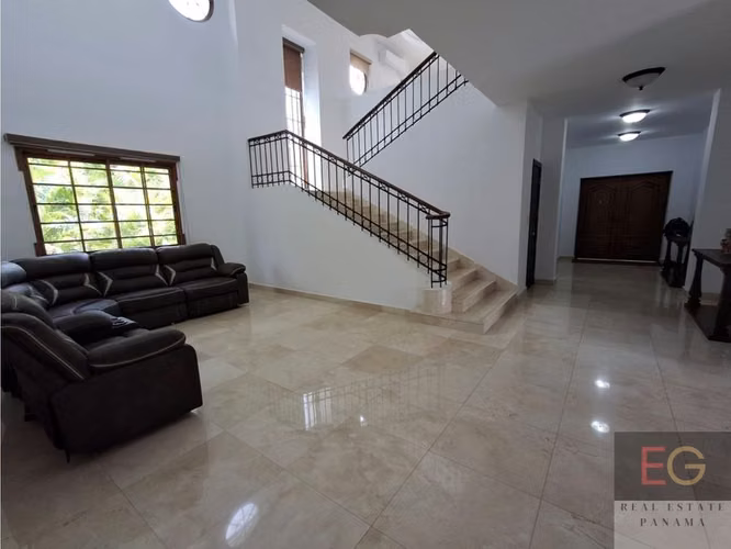 Venta de hermosa y exclusiva casa en Ancon