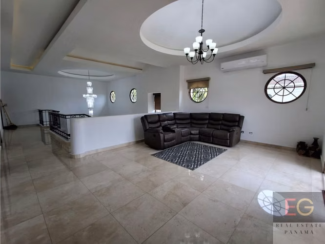 Venta de hermosa y exclusiva casa en Ancon