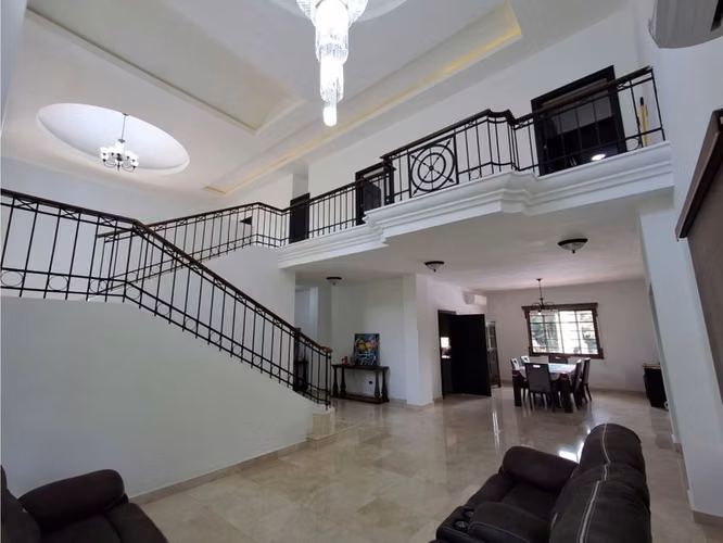 Venta de hermosa y exclusiva casa en Ancon