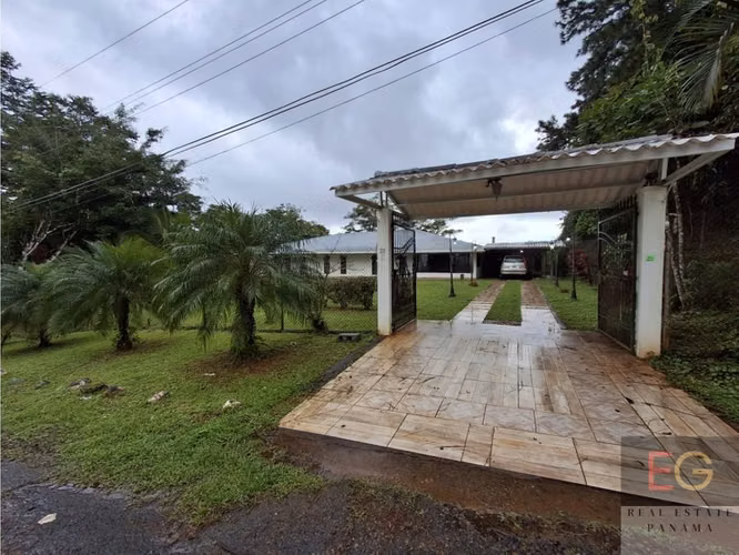 Beautiful house for Sale in High Blue Cerro