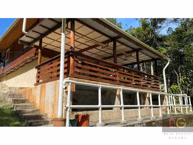 Se vende hermosa casa en Altos de Cerro Azul