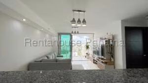 Alquiler de Apartamento con 79m2 en Carrasquilla PH Midpark 26-8246SR