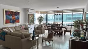 Venta de Apartamento con 172m2 en Obarrio PH Brisas Obarrio 26-8237SR