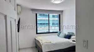 Venta de Apartamento con 172m2 en Obarrio PH Brisas Obarrio 26-8237SR