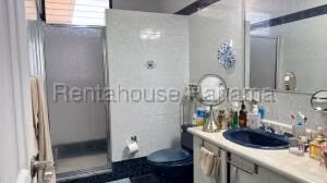 Venta de Apartamento con 172m2 en Obarrio PH Brisas Obarrio 26-8237SR
