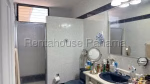 Venta de Apartamento con 172m2 en Obarrio PH Brisas Obarrio 26-8237SR